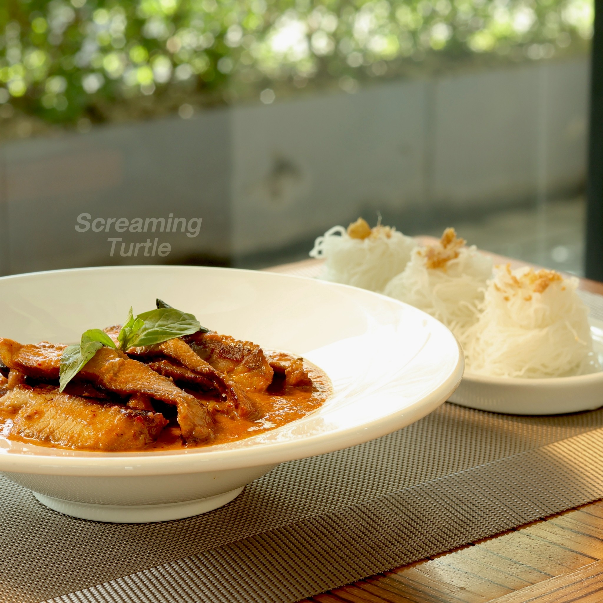 Roast pork Red curry with Betel Leaves with Keto vermicelli